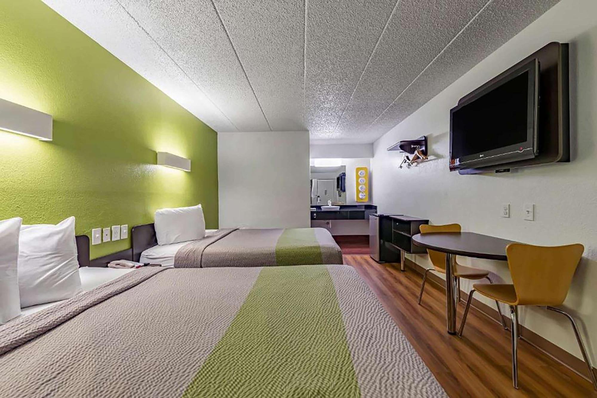 Days Inn By Wyndham Cincinnati I-71 Silverton 외부 사진