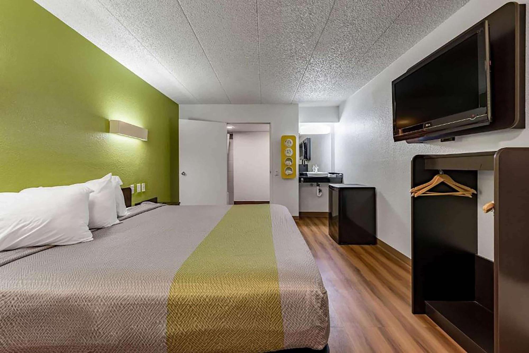 Days Inn By Wyndham Cincinnati I-71 Silverton 외부 사진
