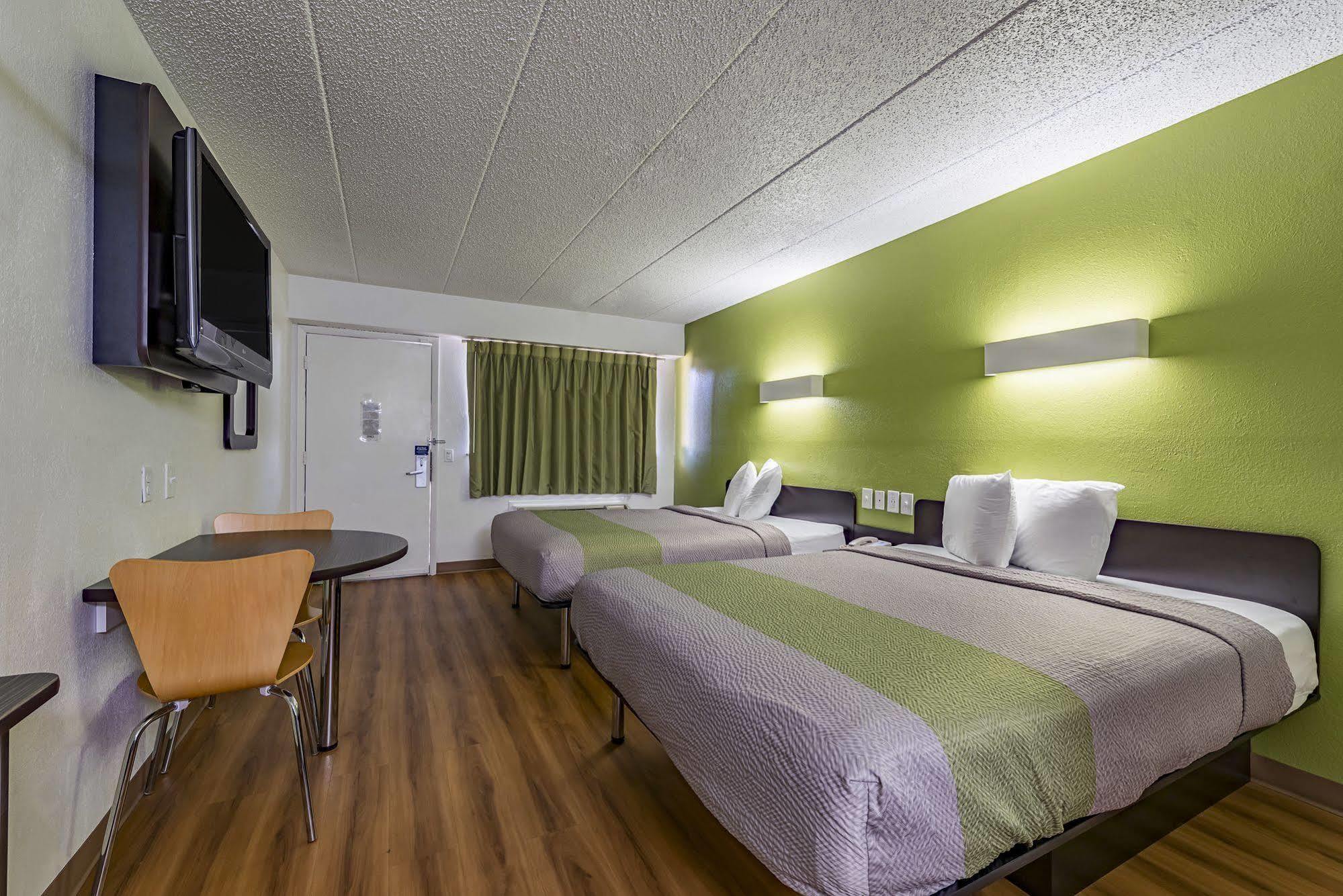 Days Inn By Wyndham Cincinnati I-71 Silverton 외부 사진