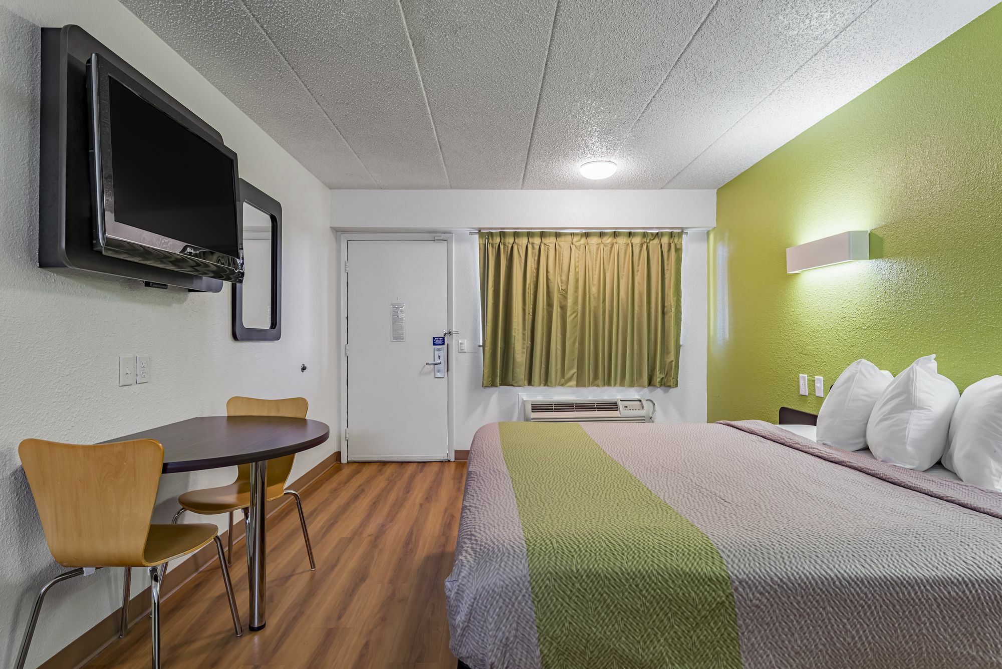 Days Inn By Wyndham Cincinnati I-71 Silverton 외부 사진